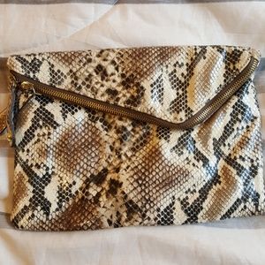 Aldo clutch
